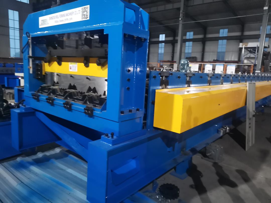 Steel deck installation — Connally Memorial Hospital, Floresville, TX | Cutting Edge Decking